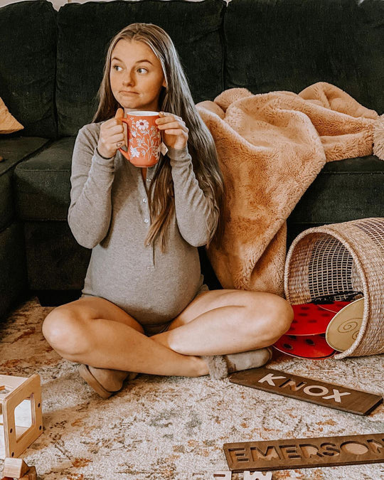 pregnant mama drinking tea